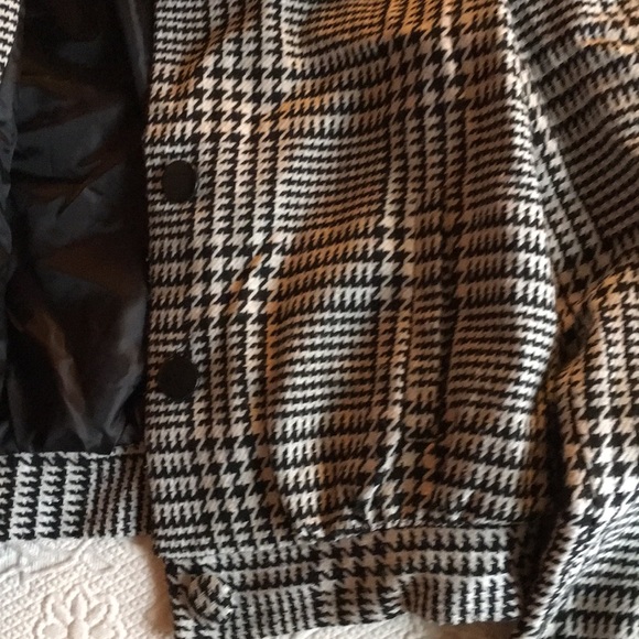 Herringbone cropped blazer.... - Picture 3 of 6